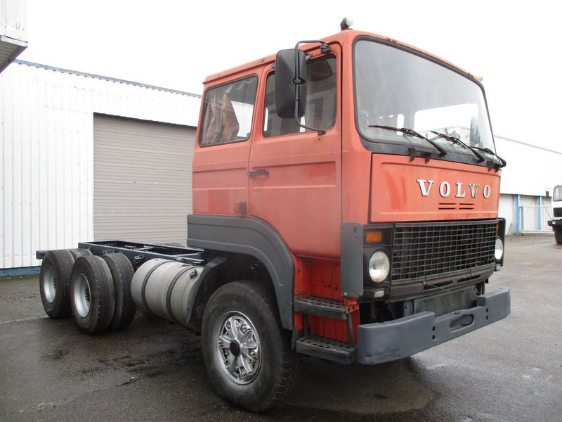 Volvo F7 , 6x4 , Manual , Euro 1 , Telma Retarder , Spring suspension - Kabiinišassiiga veoauto: pilt 4 Volvo F7 , 6x4 , Manual , Euro 1 , Telma Retarder , Spring suspension - Kabiinišassiiga veoauto: pilt 4
