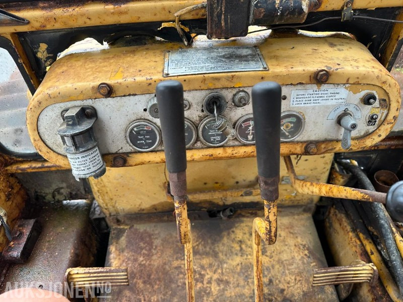 1970 CAT D4 Dozer - Ehitusseade: pilt 5 1970 CAT D4 Dozer - Ehitusseade: pilt 5