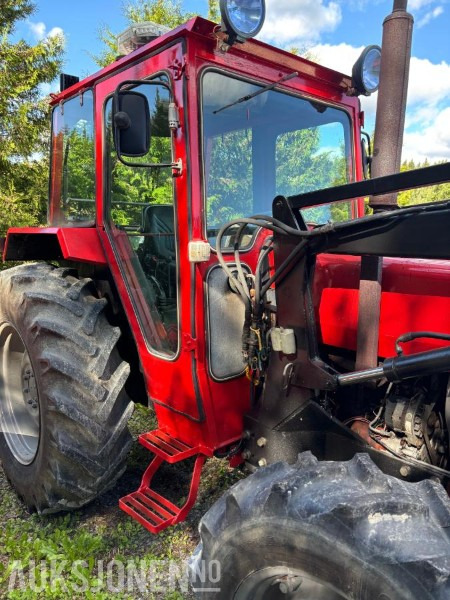 1981 Massey Ferguson 265 MVA FRI Igland pallegaffel SKUFFE Hydraulisk toppstag - Traktor: pilt 3 1981 Massey Ferguson 265 MVA FRI Igland pallegaffel SKUFFE Hydraulisk toppstag - Traktor: pilt 3