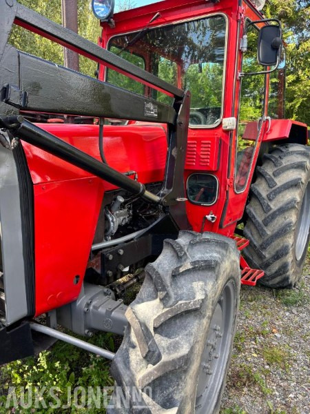 1981 Massey Ferguson 265 MVA FRI Igland pallegaffel SKUFFE Hydraulisk toppstag - Traktor: pilt 4 1981 Massey Ferguson 265 MVA FRI Igland pallegaffel SKUFFE Hydraulisk toppstag - Traktor: pilt 4