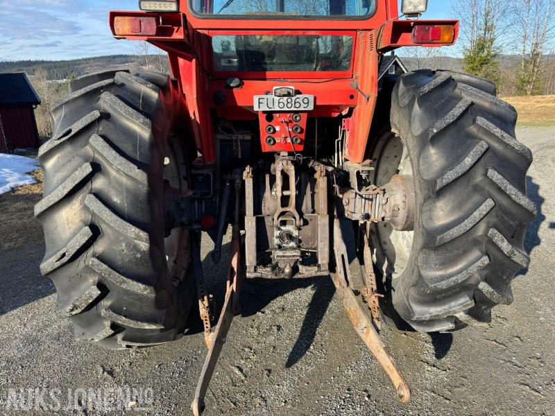 1982 Massey Ferguson MF 590-4 Turbo med Trima laster og skuffe - Traktor: pilt 4 1982 Massey Ferguson MF 590-4 Turbo med Trima laster og skuffe - Traktor: pilt 4