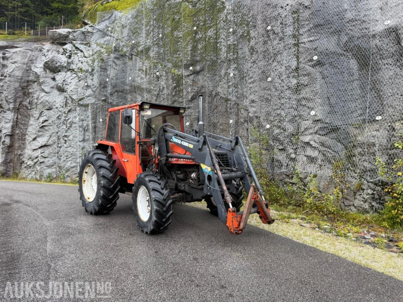 1984 Volvo BM Valmet 4x4 705 Turbo m/Quicke 4300 laster – solid og driftssikker traktor - Traktor: pilt 1 1984 Volvo BM Valmet 4x4 705 Turbo m/Quicke 4300 laster – solid og driftssikker traktor - Traktor: pilt 1