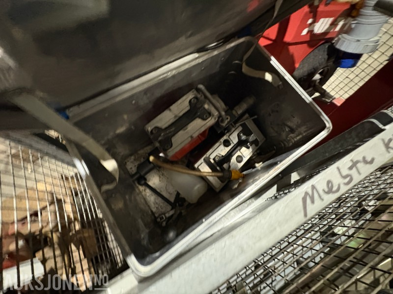 1996 Hilti D-LP 15 hydraulisk kraftstasjon - Ehitusseade: pilt 4 1996 Hilti D-LP 15 hydraulisk kraftstasjon - Ehitusseade: pilt 4