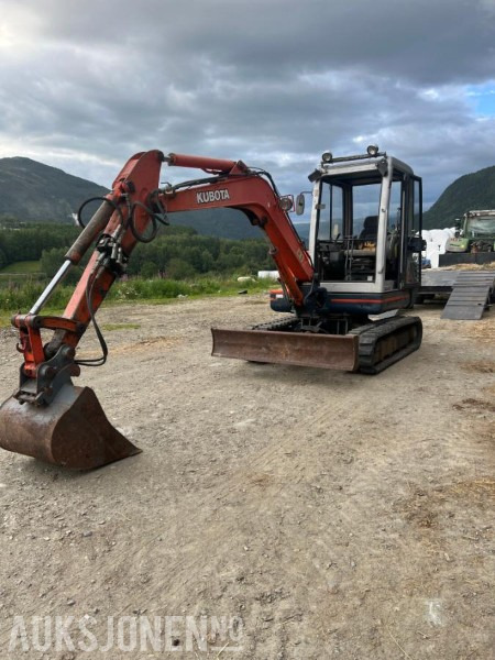 1997 Kubota KX 121-2 gravemaskin med 2 skuffer og klype - Ekskavaator: pilt 1 1997 Kubota KX 121-2 gravemaskin med 2 skuffer og klype - Ekskavaator: pilt 1