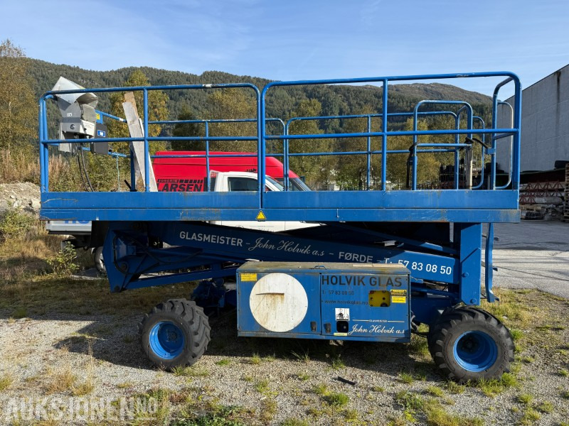 2001 UpRight SL30 Sakselift 2963 timer Maks arbeidshøyde: 11,0 m - Platvorm: pilt 2 2001 UpRight SL30 Sakselift 2963 timer Maks arbeidshøyde: 11,0 m - Platvorm: pilt 2