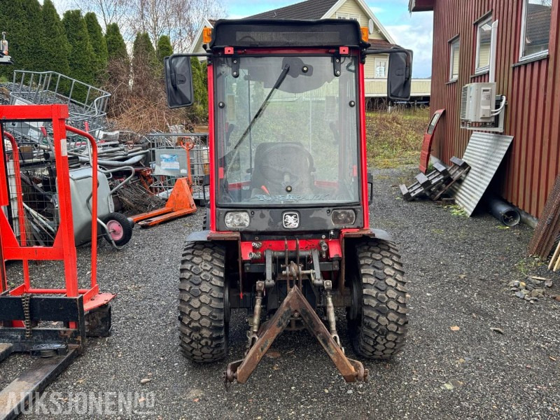2002 Antonio Carraro Superpark 4400 HST med v-plog og snøfreser - Traktor: pilt 2 2002 Antonio Carraro Superpark 4400 HST med v-plog og snøfreser - Traktor: pilt 2