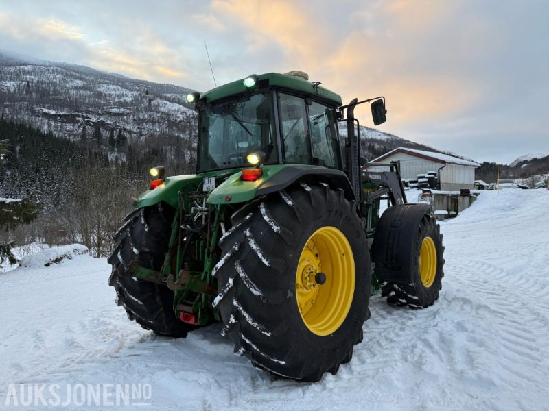 2002 John Deere RW7810 m/frontlaster og fronthydraulikk og pto - Traktor: pilt 5 2002 John Deere RW7810 m/frontlaster og fronthydraulikk og pto - Traktor: pilt 5