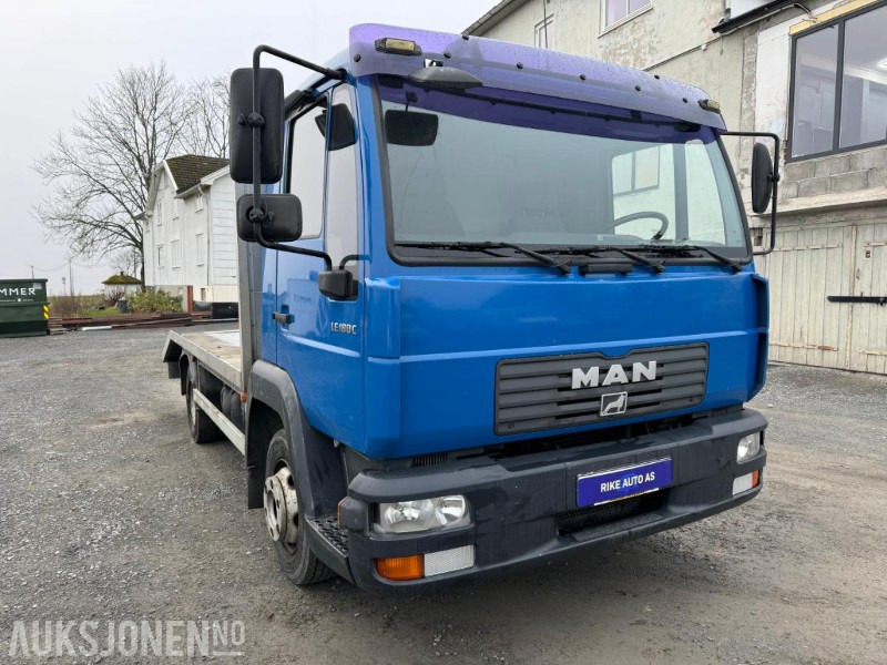 2002 MAN LE 180 C Bilfrakter 4x2 Nyttelast 3615kg Vedlikeholdslader - Treilerveoauto: pilt 4 2002 MAN LE 180 C Bilfrakter 4x2 Nyttelast 3615kg Vedlikeholdslader - Treilerveoauto: pilt 4