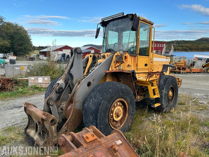 2002 Volvo L90D hjullaster – 17 tonn // Helgummihjul // Sentralsmøring - Rataslaadur: pilt 1 2002 Volvo L90D hjullaster – 17 tonn // Helgummihjul // Sentralsmøring - Rataslaadur: pilt 1