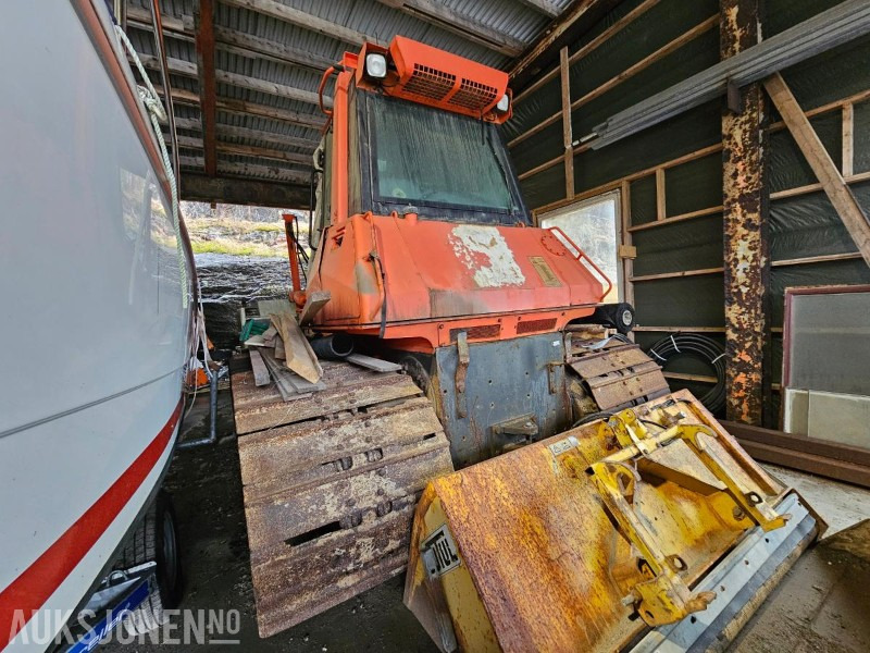2003 New Holland D180 beltedrevet bulldoser - Ehitusseade: pilt 1 2003 New Holland D180 beltedrevet bulldoser - Ehitusseade: pilt 1