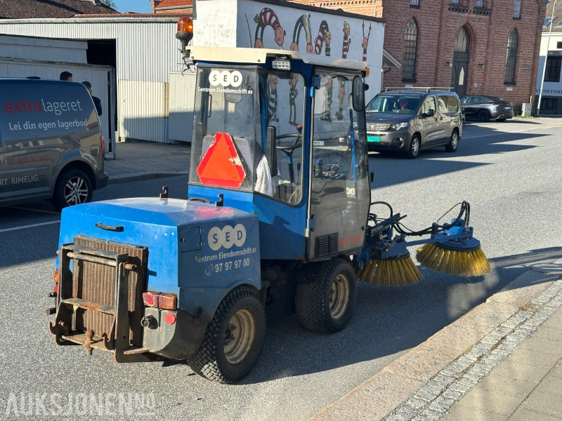 2004 Vitra City 2037 - Redskapsbærer - Feiemaskin - Snøskjær - Strøkasse - Ehitusseade: pilt 5 2004 Vitra City 2037 - Redskapsbærer - Feiemaskin - Snøskjær - Strøkasse - Ehitusseade: pilt 5