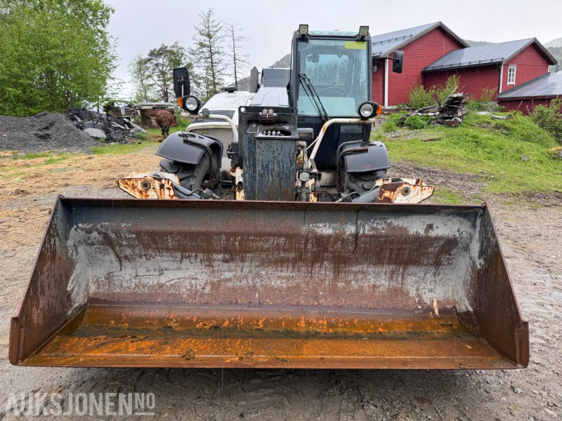 2005 Bobcat T35120SL Teleskoptruck / Teleskoplaster - 4x4x4 - avvatringssylinder - Støttelabber - Hydraulisk redskapslås - Jibb - Skuffe - 2 stk pallegafler - Teleskooplaadur: pilt 2 2005 Bobcat T35120SL Teleskoptruck / Teleskoplaster - 4x4x4 - avvatringssylinder - Støttelabber - Hydraulisk redskapslås - Jibb - Skuffe - 2 stk pallegafler - Teleskooplaadur: pilt 2