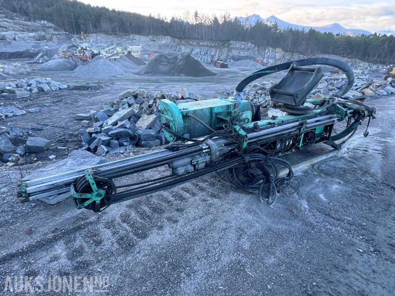 2006 IR Montabert boretårn CPA 225 - HC 40 hammer - Nytt S70 feste i 2022 - Ilmeg støvsuger - kompressor - Puurimisplatvorm: pilt 2 2006 IR Montabert boretårn CPA 225 - HC 40 hammer - Nytt S70 feste i 2022 - Ilmeg støvsuger - kompressor - Puurimisplatvorm: pilt 2