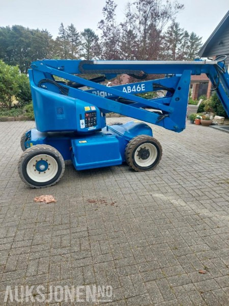 2008 UpRight AB46E bomlift med knekkarm - Arbeidshøyde 16,1 m. - Vekt: 6 700 kg - Timer: 217! - Platvorm: pilt 3 2008 UpRight AB46E bomlift med knekkarm - Arbeidshøyde 16,1 m. - Vekt: 6 700 kg - Timer: 217! - Platvorm: pilt 3