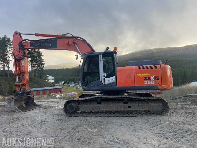 2010 Gravemaskin - Hitachi 250 LC - Ekskavaator: pilt 1 2010 Gravemaskin - Hitachi 250 LC - Ekskavaator: pilt 1