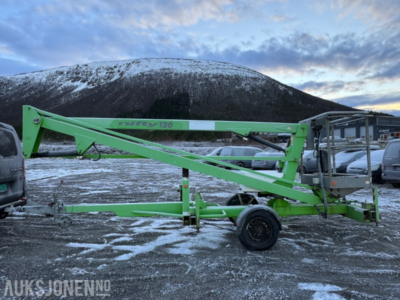 2011 Niftylift 120 ME - Tilhengermontert Elektrisk Bomlift - 12 meters arbeidshøyde - Sertifiseret til oktober 2026 - Platvorm: pilt 4 2011 Niftylift 120 ME - Tilhengermontert Elektrisk Bomlift - 12 meters arbeidshøyde - Sertifiseret til oktober 2026 - Platvorm: pilt 4