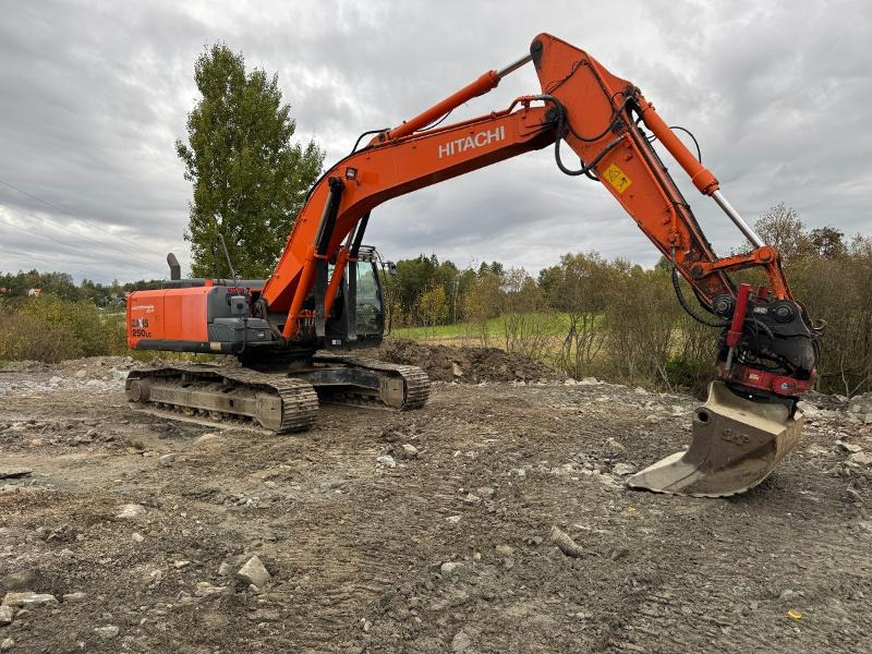 2013 Hitachi ZX250LC-5B,Servicehistorikk, Indexator tiltrotator,sorterings-/rivningsklype,pigghammer, 3 skuffer - Ekskavaator: pilt 3 2013 Hitachi ZX250LC-5B,Servicehistorikk, Indexator tiltrotator,sorterings-/rivningsklype,pigghammer, 3 skuffer - Ekskavaator: pilt 3