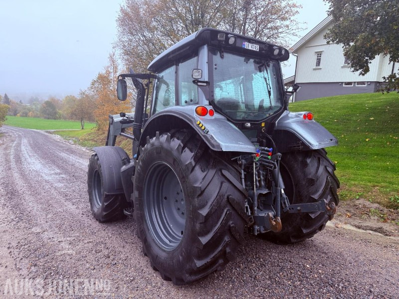 2013 Valtra N143 Direct med fronthydraulikk og kraftuttak(PTO) - Nylig EU godkjent - Traktor: pilt 4 2013 Valtra N143 Direct med fronthydraulikk og kraftuttak(PTO) - Nylig EU godkjent - Traktor: pilt 4