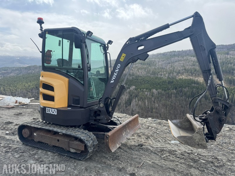 2013 Volvo ECR25D gravemaskin med 3 skuffer - Miniekskavaator: pilt 2 2013 Volvo ECR25D gravemaskin med 3 skuffer - Miniekskavaator: pilt 2