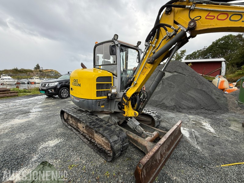 2013 Wacker Neuson 6003 - Gravemaskin - VA-bom - Gummibelter - tiltrotator - skjær - pusseskuff - 3535 timer - Ekskavaator: pilt 3 2013 Wacker Neuson 6003 - Gravemaskin - VA-bom - Gummibelter - tiltrotator - skjær - pusseskuff - 3535 timer - Ekskavaator: pilt 3