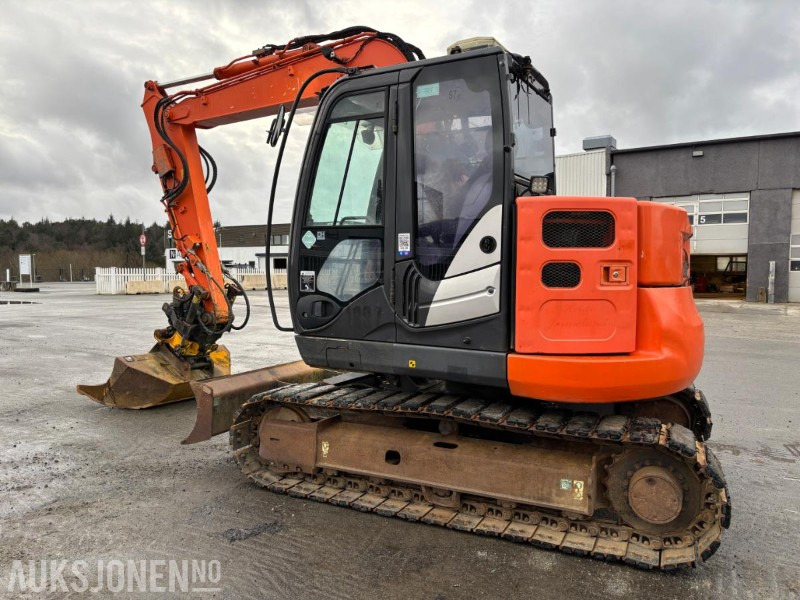 2014 HITACHI ZAXIS 85US-5A. 8.3T. S50. ENGCON TILTROTATOR. SENTRALSMØRING. PUSSESKUFF. 10434TIMER - Ekskavaator: pilt 3 2014 HITACHI ZAXIS 85US-5A. 8.3T. S50. ENGCON TILTROTATOR. SENTRALSMØRING. PUSSESKUFF. 10434TIMER - Ekskavaator: pilt 3