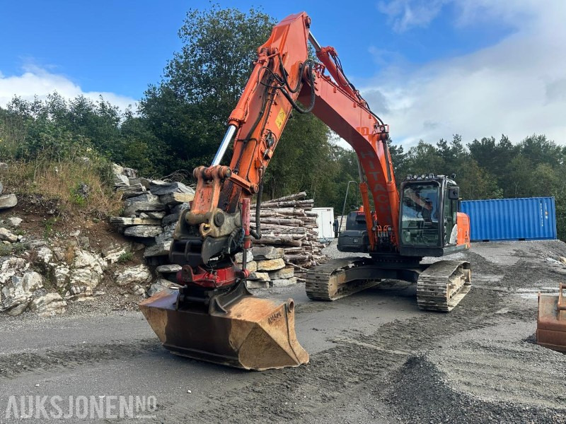 2014 Hitachi ZX250LC-5B Gravemaskin - 10741 Timer - Tiltrotator - Sentralsmøring - Bunkringspumpe - GPS - 2 Skuffer - Ekskavaator: pilt 1 2014 Hitachi ZX250LC-5B Gravemaskin - 10741 Timer - Tiltrotator - Sentralsmøring - Bunkringspumpe - GPS - 2 Skuffer - Ekskavaator: pilt 1