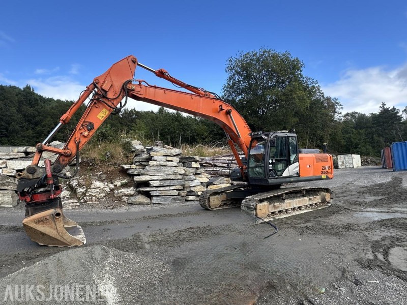 2014 Hitachi ZX250LC-5B Gravemaskin - 10741 Timer - Tiltrotator - Sentralsmøring - Bunkringspumpe - GPS - 2 Skuffer - Ekskavaator: pilt 3 2014 Hitachi ZX250LC-5B Gravemaskin - 10741 Timer - Tiltrotator - Sentralsmøring - Bunkringspumpe - GPS - 2 Skuffer - Ekskavaator: pilt 3