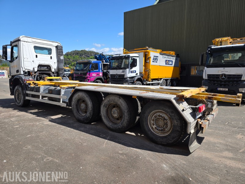 2015 Mercedes-Benz Arocs 3232 chassis / kun 11768 km og 1587 timer - Kabiinišassiiga veoauto: pilt 4 2015 Mercedes-Benz Arocs 3232 chassis / kun 11768 km og 1587 timer - Kabiinišassiiga veoauto: pilt 4