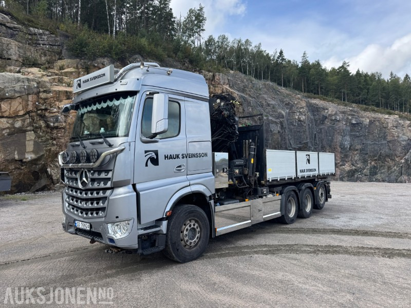 2015 Mercedes-Benz Arocs 8x4 kranbil med HIAB 377 E-6 HIPRO, JIB, grab, krok og brøyteplate – 578 hk - Kraanaga veoauto: pilt 1 2015 Mercedes-Benz Arocs 8x4 kranbil med HIAB 377 E-6 HIPRO, JIB, grab, krok og brøyteplate – 578 hk - Kraanaga veoauto: pilt 1