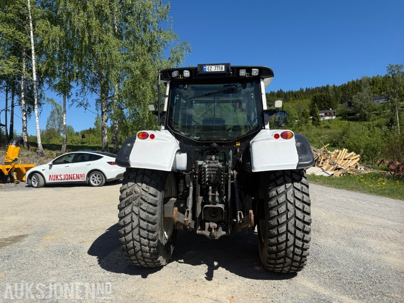 2015 Valtra N163 Unlimited Edition traktor - Hyttefjæring - 4 dobbelt virkende uttak - front PTO - 2 seter - Servicehistorikk - Traktor: pilt 4 2015 Valtra N163 Unlimited Edition traktor - Hyttefjæring - 4 dobbelt virkende uttak - front PTO - 2 seter - Servicehistorikk - Traktor: pilt 4