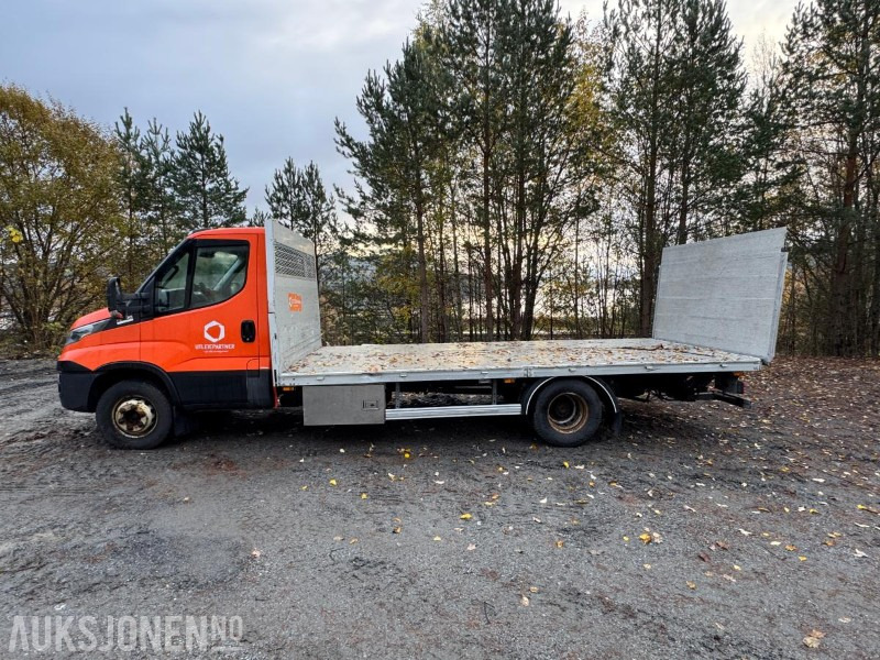 2017 Iveco Daily planbil med bakløfter / rep objekt - Madelveok/ Platvormveok: pilt 2 2017 Iveco Daily planbil med bakløfter / rep objekt - Madelveok/ Platvormveok: pilt 2