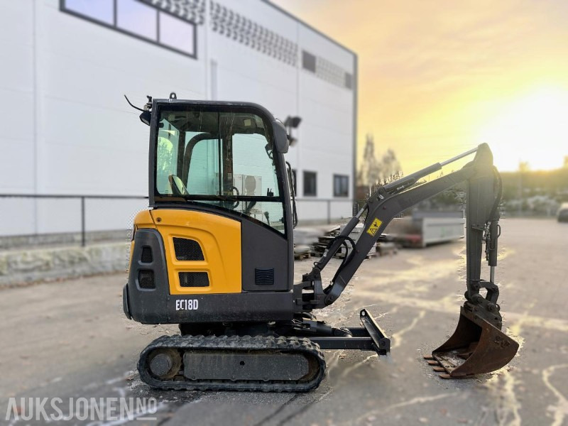 2017 VOLVO EC18D MINIGRAVER 1790 KG SMP GRAVESKUFFE 2358 TIMER - Miniekskavaator: pilt 3 2017 VOLVO EC18D MINIGRAVER 1790 KG SMP GRAVESKUFFE 2358 TIMER - Miniekskavaator: pilt 3