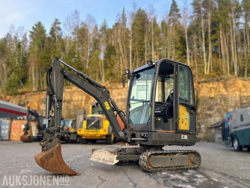 2017 VOLVO EC18D MINIGRAVER 1790 KG SMP GRAVESKUFFE 2358 TIMER - Miniekskavaator: pilt 1 2017 VOLVO EC18D MINIGRAVER 1790 KG SMP GRAVESKUFFE 2358 TIMER - Miniekskavaator: pilt 1