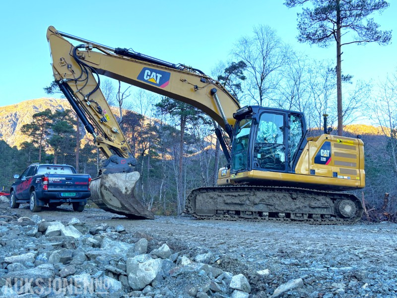 2018 Cat 320 - 4 890 timer - 2 skuffer og tiltrotator - CAT Premium serviceavtale - Ekskavaator: pilt 1 2018 Cat 320 - 4 890 timer - 2 skuffer og tiltrotator - CAT Premium serviceavtale - Ekskavaator: pilt 1