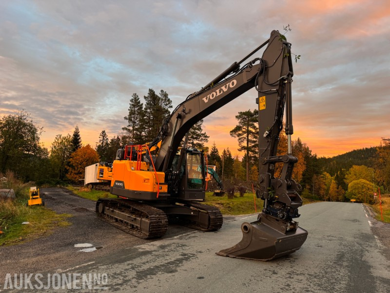 2022 Volvo ECR235EL gravemaskin – kun 15,8 timer – SMP tiltrotator, pusseskuffe og graveskuffe - Ekskavaator: pilt 3 2022 Volvo ECR235EL gravemaskin – kun 15,8 timer – SMP tiltrotator, pusseskuffe og graveskuffe - Ekskavaator: pilt 3