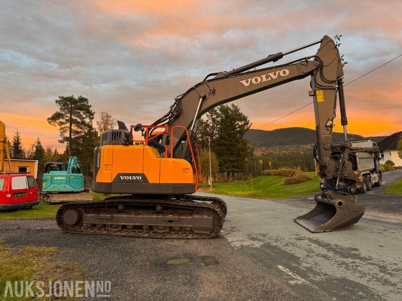 2022 Volvo ECR235EL gravemaskin – kun 15,8 timer – SMP tiltrotator, pusseskuffe og graveskuffe - Ekskavaator: pilt 5 2022 Volvo ECR235EL gravemaskin – kun 15,8 timer – SMP tiltrotator, pusseskuffe og graveskuffe - Ekskavaator: pilt 5