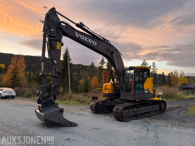 2022 Volvo ECR235EL gravemaskin – kun 15,8 timer – SMP tiltrotator, pusseskuffe og graveskuffe - Ekskavaator: pilt 1 2022 Volvo ECR235EL gravemaskin – kun 15,8 timer – SMP tiltrotator, pusseskuffe og graveskuffe - Ekskavaator: pilt 1