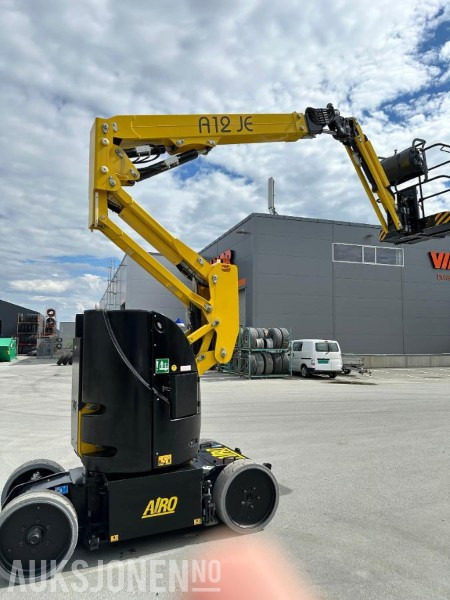 2023 AIRO A12 JE, elektrisk bomlift - Roterende Jibb - Arbeidshøyde 12,1 m. - Leveres med ny årskontroll! - Platvorm: pilt 2 2023 AIRO A12 JE, elektrisk bomlift - Roterende Jibb - Arbeidshøyde 12,1 m. - Leveres med ny årskontroll! - Platvorm: pilt 2