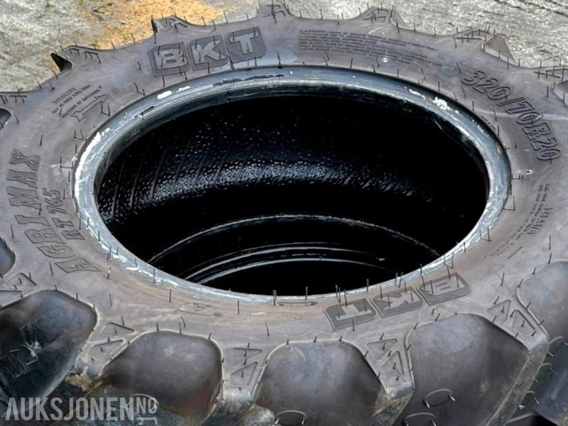BKT AGRIMAX RT 765 TRAKTORDEKK 320/70 R 20 + 420/70 R 28 - Traktor: pilt 5 BKT AGRIMAX RT 765 TRAKTORDEKK 320/70 R 20 + 420/70 R 28 - Traktor: pilt 5