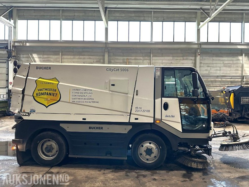 Bucher CityCat 5006 feiemaskin - 160 hk Iveco | Euro 6 | joystick | 4-hjulsstyring | høytrykk - Ehitusseade: pilt 4 Bucher CityCat 5006 feiemaskin - 160 hk Iveco | Euro 6 | joystick | 4-hjulsstyring | høytrykk - Ehitusseade: pilt 4