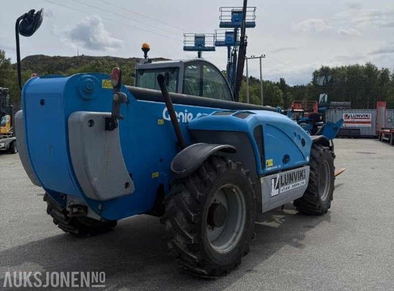 Genie GTH-4017 SX - Teleskoptruck - 4x4 med firehjulssving - Skuffe og pallegafler med hydraulisk bredding - Teleskooplaadur: pilt 4 Genie GTH-4017 SX - Teleskoptruck - 4x4 med firehjulssving - Skuffe og pallegafler med hydraulisk bredding - Teleskooplaadur: pilt 4