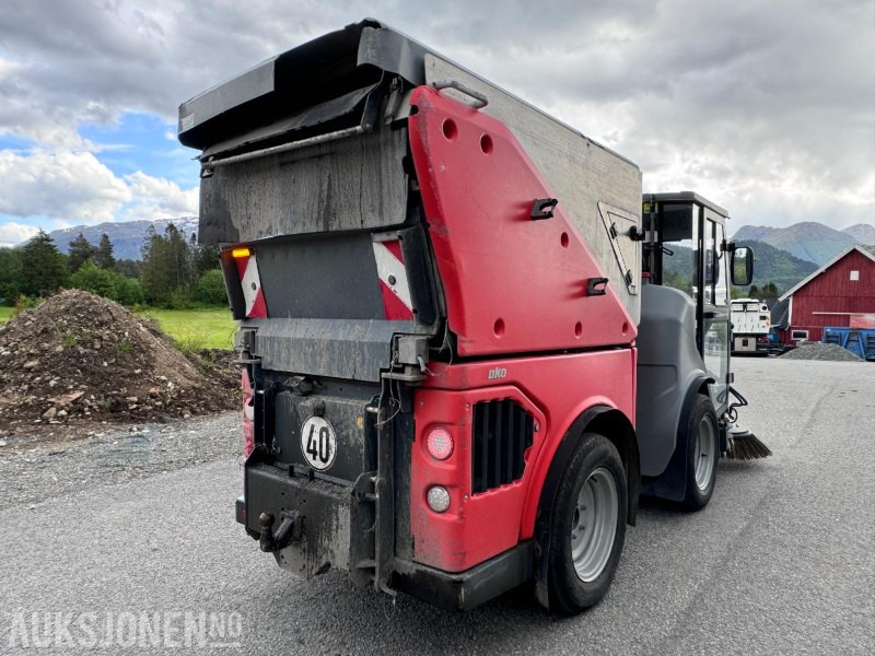 2018 Hako Citymaster 1600 - Vei, gate og gulv feiemaskin - Redskapsbærer med kosteaggregat for gang/vei og børsteaggregat for gulv - Kommunaal-/ Erisõiduk: pilt 4 2018 Hako Citymaster 1600 - Vei, gate og gulv feiemaskin - Redskapsbærer med kosteaggregat for gang/vei og børsteaggregat for gulv - Kommunaal-/ Erisõiduk: pilt 4