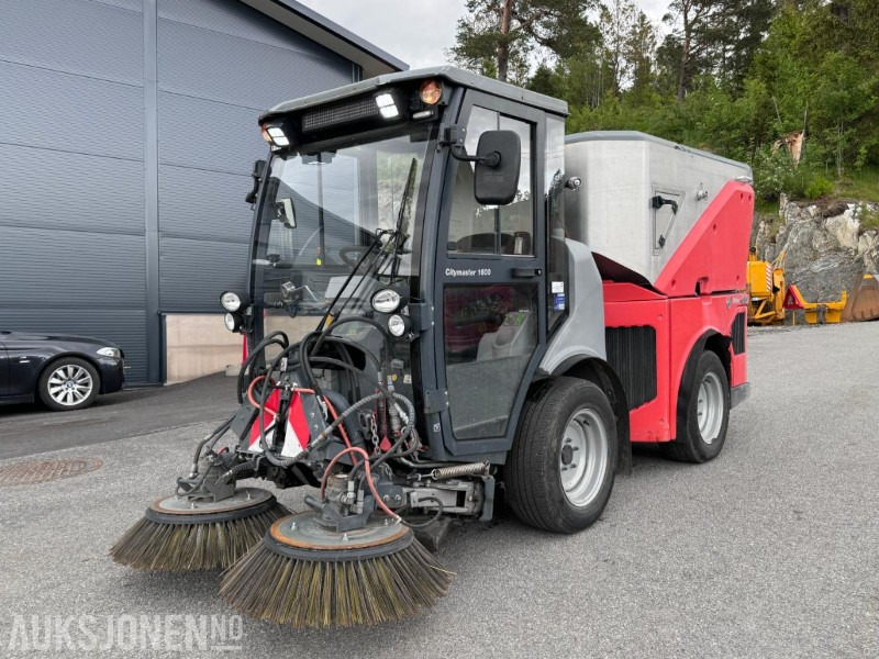 2018 Hako Citymaster 1600 - Vei, gate og gulv feiemaskin - Redskapsbærer med kosteaggregat for gang/vei og børsteaggregat for gulv - Kommunaal-/ Erisõiduk: pilt 1 2018 Hako Citymaster 1600 - Vei, gate og gulv feiemaskin - Redskapsbærer med kosteaggregat for gang/vei og børsteaggregat for gulv - Kommunaal-/ Erisõiduk: pilt 1