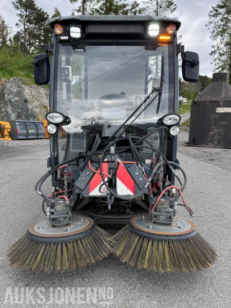 2018 Hako Citymaster 1600 - Vei, gate og gulv feiemaskin - Redskapsbærer med kosteaggregat for gang/vei og børsteaggregat for gulv - Kommunaal-/ Erisõiduk: pilt 2 2018 Hako Citymaster 1600 - Vei, gate og gulv feiemaskin - Redskapsbærer med kosteaggregat for gang/vei og børsteaggregat for gulv - Kommunaal-/ Erisõiduk: pilt 2
