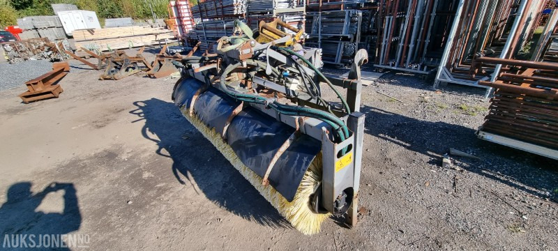2004 Holms SL 2.5 feiemaskin/kost til hjullaster - Lisaseade - Ehitusmasinad: pilt 2 2004 Holms SL 2.5 feiemaskin/kost til hjullaster - Lisaseade - Ehitusmasinad: pilt 2