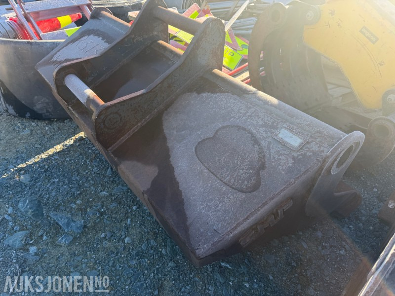 2009 SMP Planeringsskuffe – oppdrettet type - Lisaseade - Ehitusmasinad: pilt 1 2009 SMP Planeringsskuffe – oppdrettet type - Lisaseade - Ehitusmasinad: pilt 1