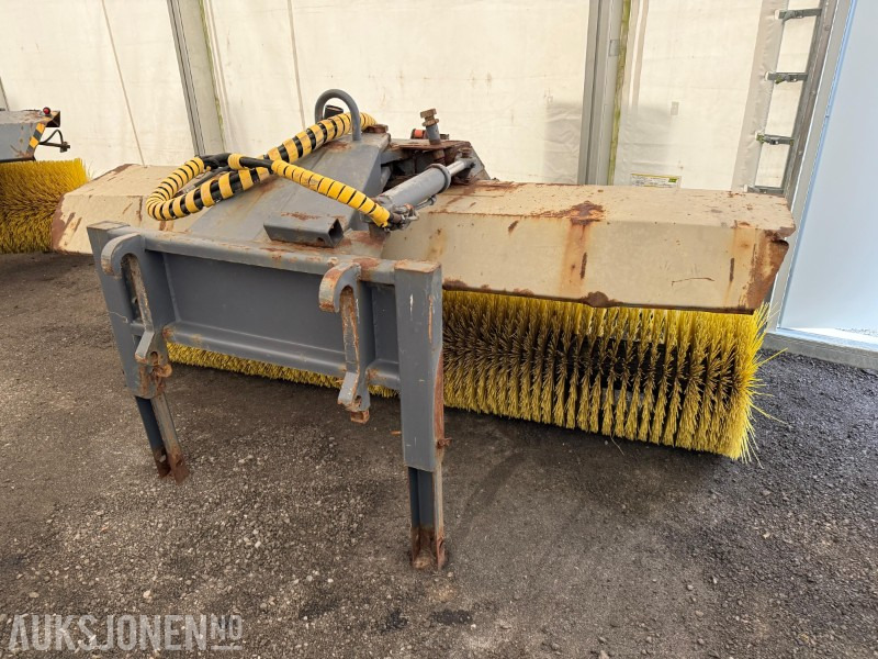 2009 Vilakone kost, Trime-feste, stått på en Wille - Lisaseade - Ehitusmasinad: pilt 1 2009 Vilakone kost, Trime-feste, stått på en Wille - Lisaseade - Ehitusmasinad: pilt 1