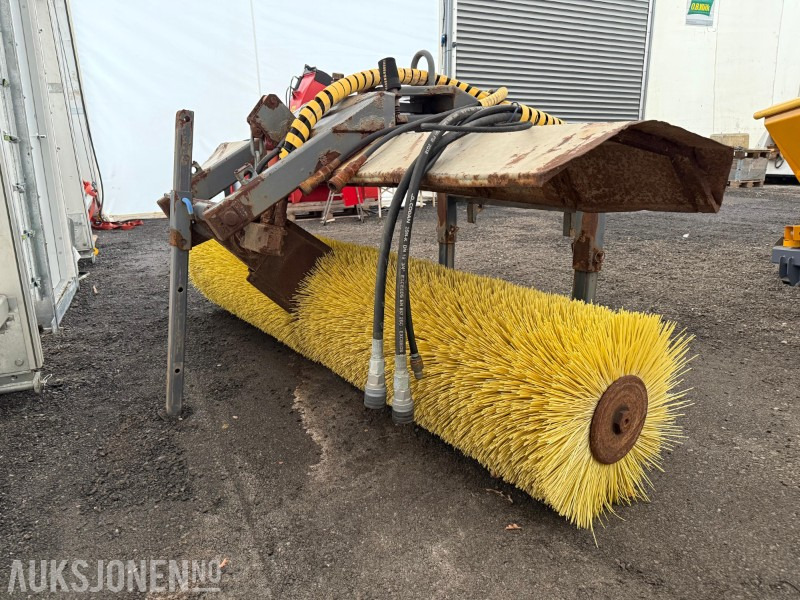 2009 Vilakone kost, Trime-feste, stått på en Wille - Lisaseade - Ehitusmasinad: pilt 4 2009 Vilakone kost, Trime-feste, stått på en Wille - Lisaseade - Ehitusmasinad: pilt 4