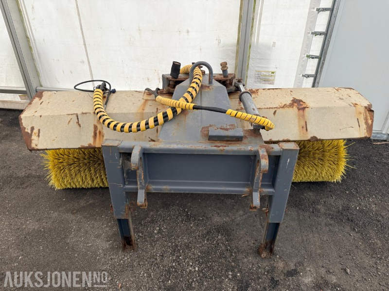 2009 Vilakone kost, Trime-feste, stått på en Wille - Lisaseade - Ehitusmasinad: pilt 2 2009 Vilakone kost, Trime-feste, stått på en Wille - Lisaseade - Ehitusmasinad: pilt 2