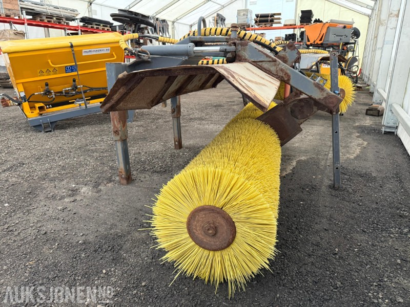 2009 Vilakone kost, Trime-feste, stått på en Wille - Lisaseade - Ehitusmasinad: pilt 3 2009 Vilakone kost, Trime-feste, stått på en Wille - Lisaseade - Ehitusmasinad: pilt 3